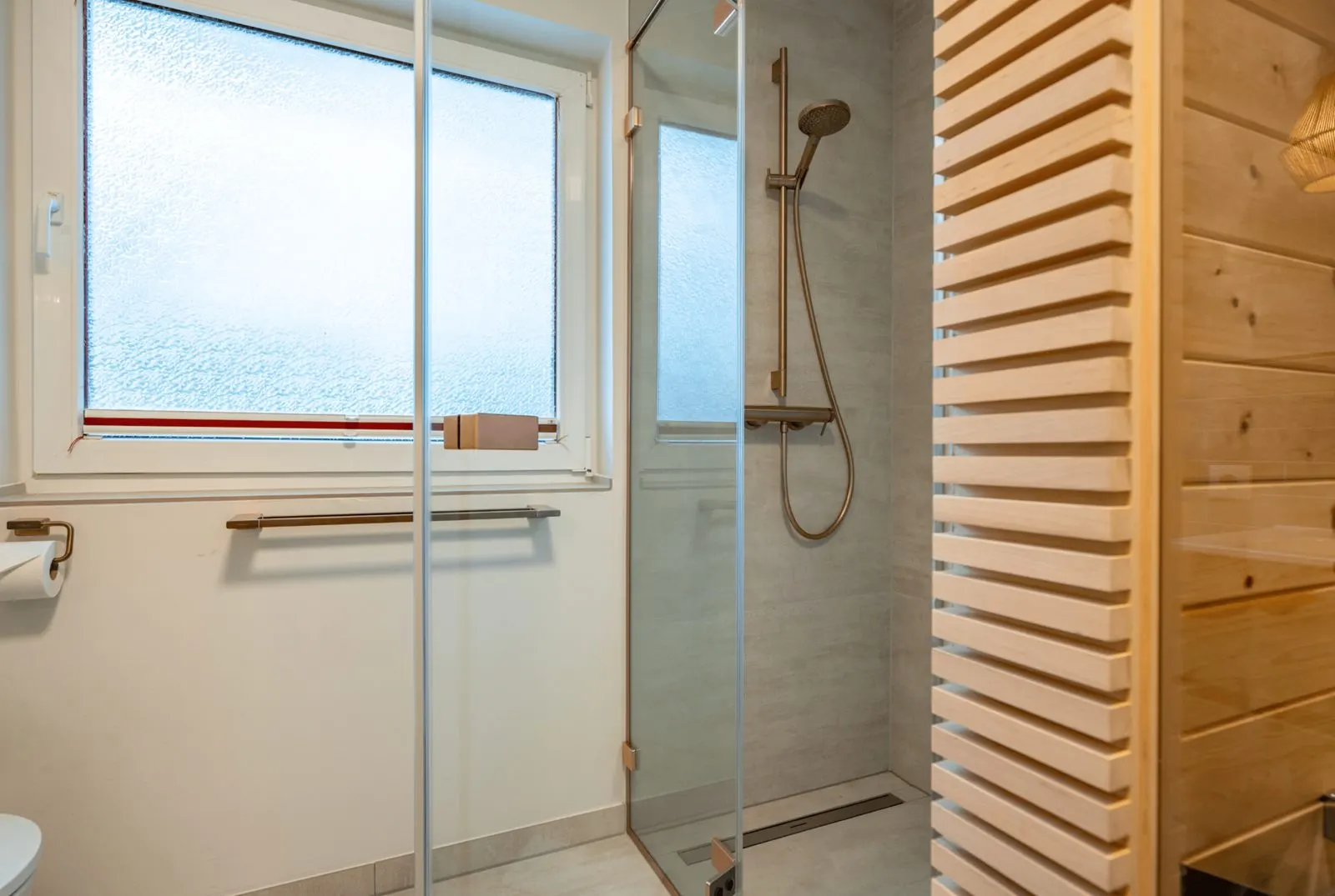 Sauna & shower 1